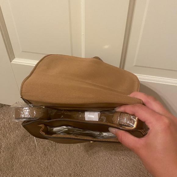 NWT small chocolate brown purse with a shoulder strap - Picture 3 of 3